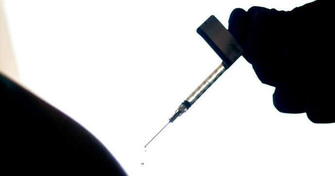 Vaccini, la Consulta sull’indennizzo: “Incostituzionale la norma che fa decadere dopo 3 anni il termine per chiederlo”